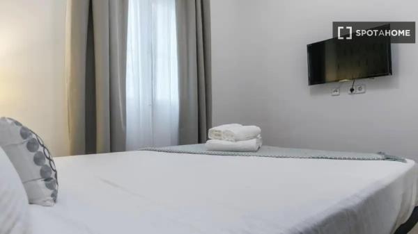 Apartamento de 3 dormitorios en alquiler en Centro, Madrid