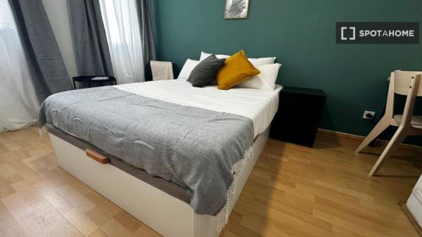 Zimmer in einer Wohngemeinschaft in Madrid