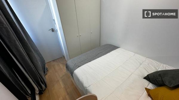 Zimmer in einer Wohngemeinschaft in Madrid