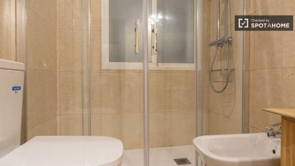 Apartamento de 2 dormitorios en Centro, Madrid