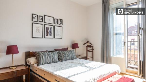 Apartamento de 2 dormitorios en Centro, Madrid