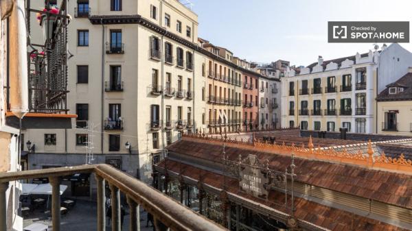 Apartamento de 2 dormitorios en Centro, Madrid