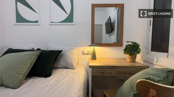 Habitación en piso compartido en barcelona.