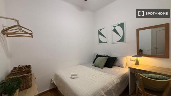 Habitación en piso compartido en barcelona.