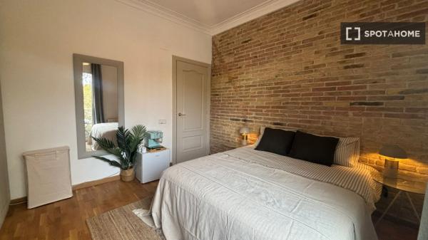 Habitación en piso compartido en barcelona.