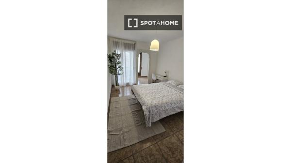 Habitación en piso compartido en barcelona.