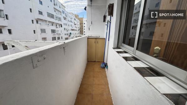 Piso entero de 3 dormitorios en valència.