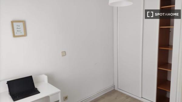 Apartamento de 2 dormitorios en alquiler en Tetuán, Madrid