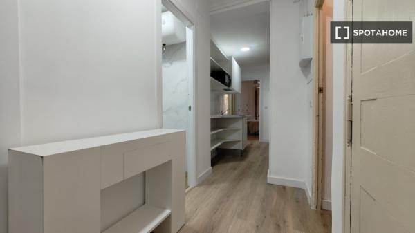 Habitación en piso compartido en madrid.