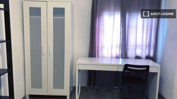 Apartamento de 3 dormitorios en alquiler en Benimaclet, Valencia