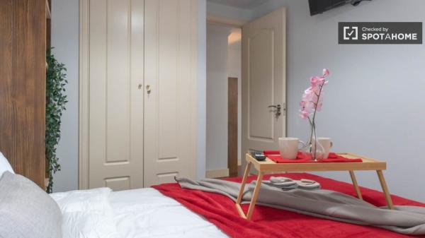 Stanza in affitto in appartamento con 5 camere da letto a Madrid