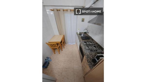 Apartamento completo de 2 dormitorios en Alicante (Alacant)