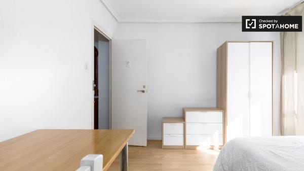 Schicke Zimmer zur Miete in 3-Zimmer-Wohnung in Jesús, Valencia