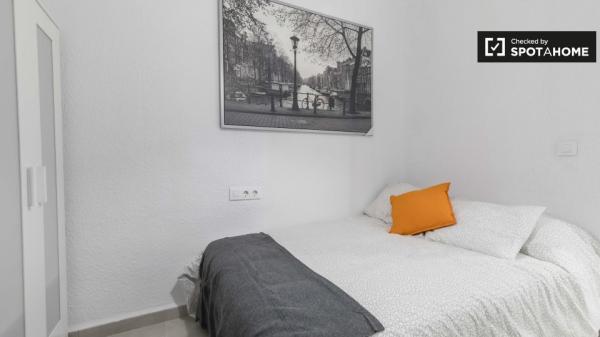 Zimmer zu vermieten in 4-Zimmer-Wohnung in El Cabanyal