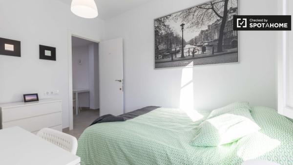 Zimmer zu vermieten in 4-Zimmer-Wohnung in El Cabanyal