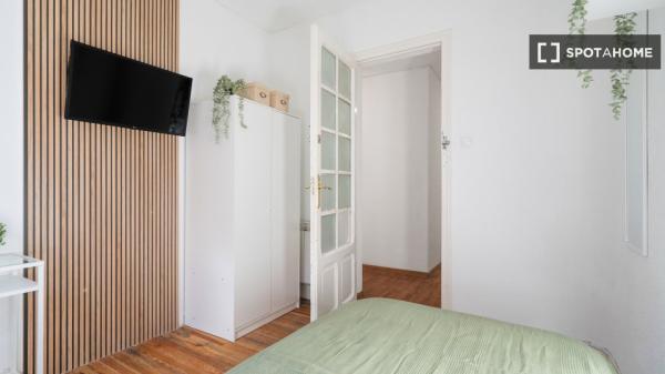 Habitación en piso compartido en madrid.