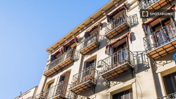 Habitación en piso compartido en madrid.