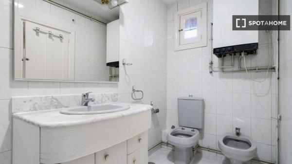 Quarto em apartamento compartilhado em Madrid