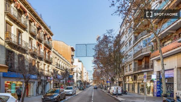 Habitación en piso compartido en madrid.