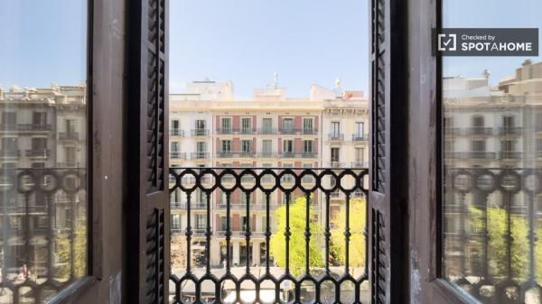 Se alquila habitación en piso de 7 habitaciones en Coliving en Eixample