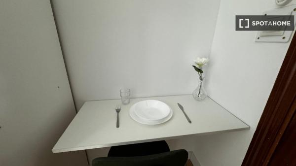 Room in shared apartment in Madrid