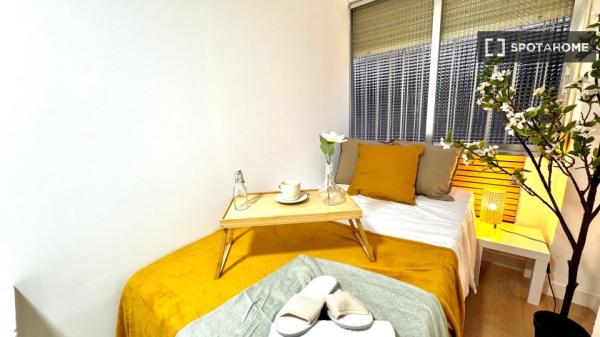 Room in shared apartment in Madrid