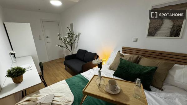 Habitación en piso compartido en madrid.