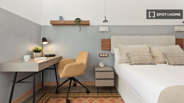 Alugo quarto em apartamento de 4 quartos em Barcelona