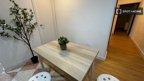 Habitación en piso compartido en madrid.